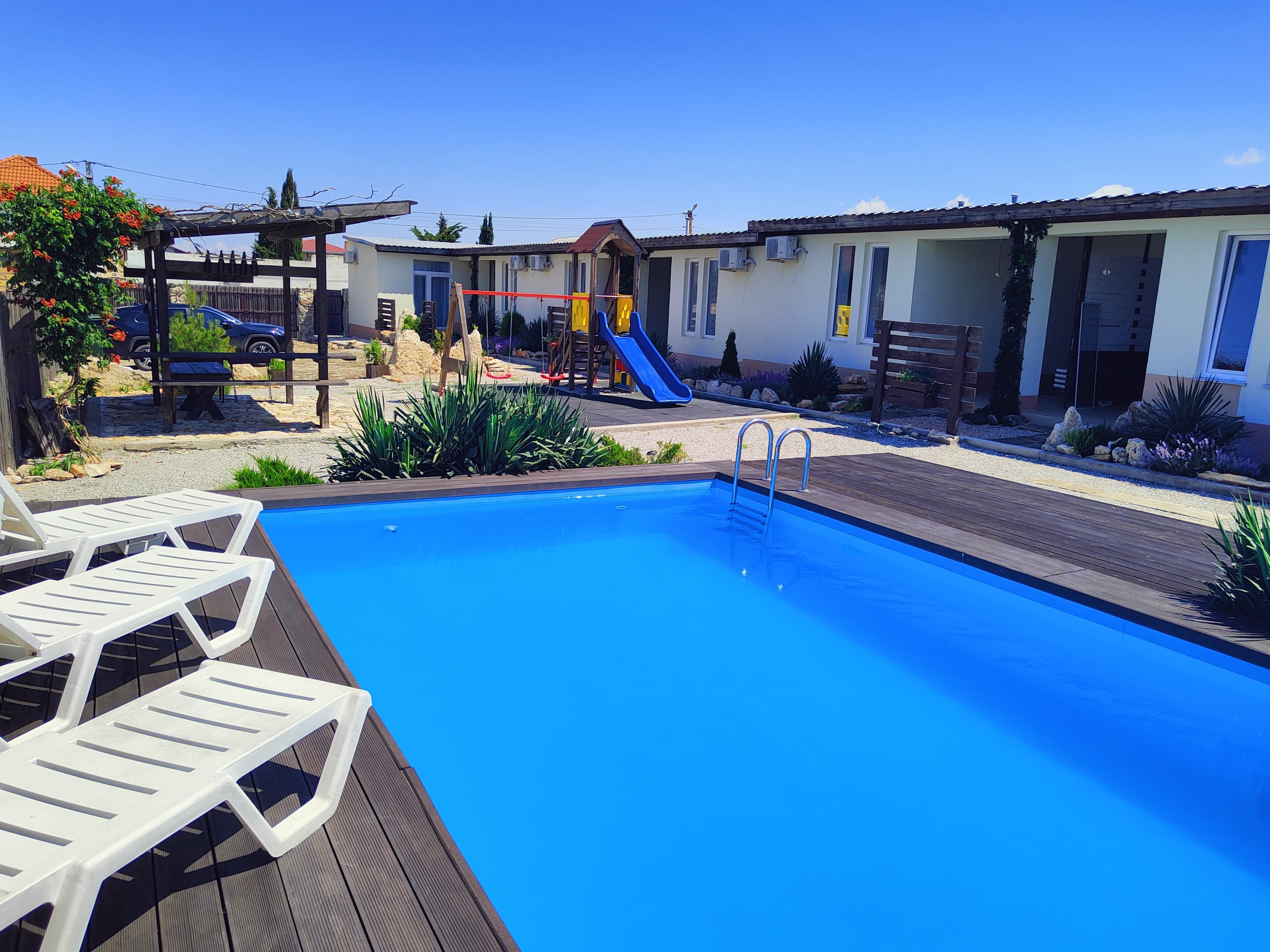 Общий вид на места общего пользования гостевого дома Бухта Ветров