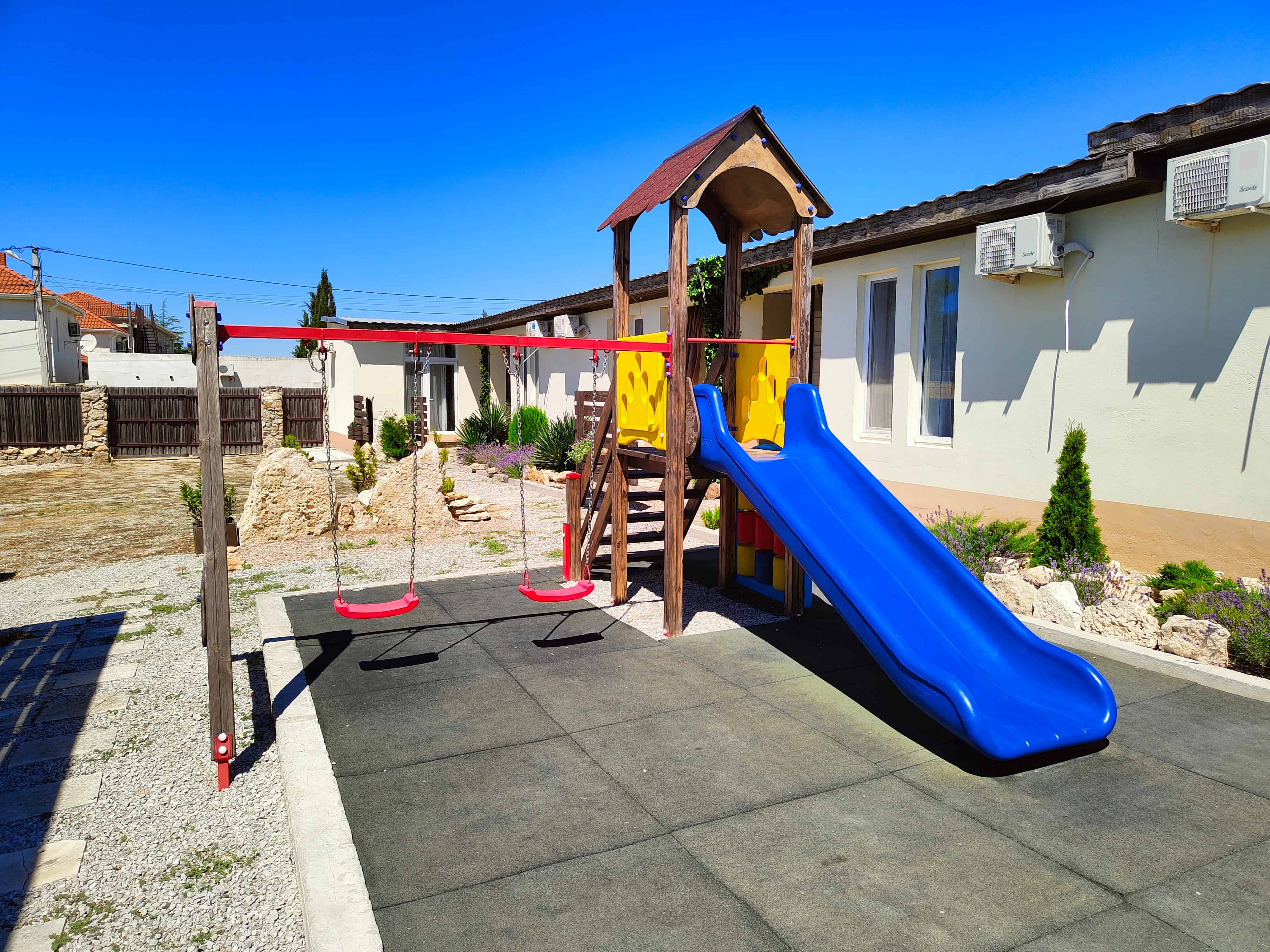 Детская площадка гостевого дома Бухта Ветров