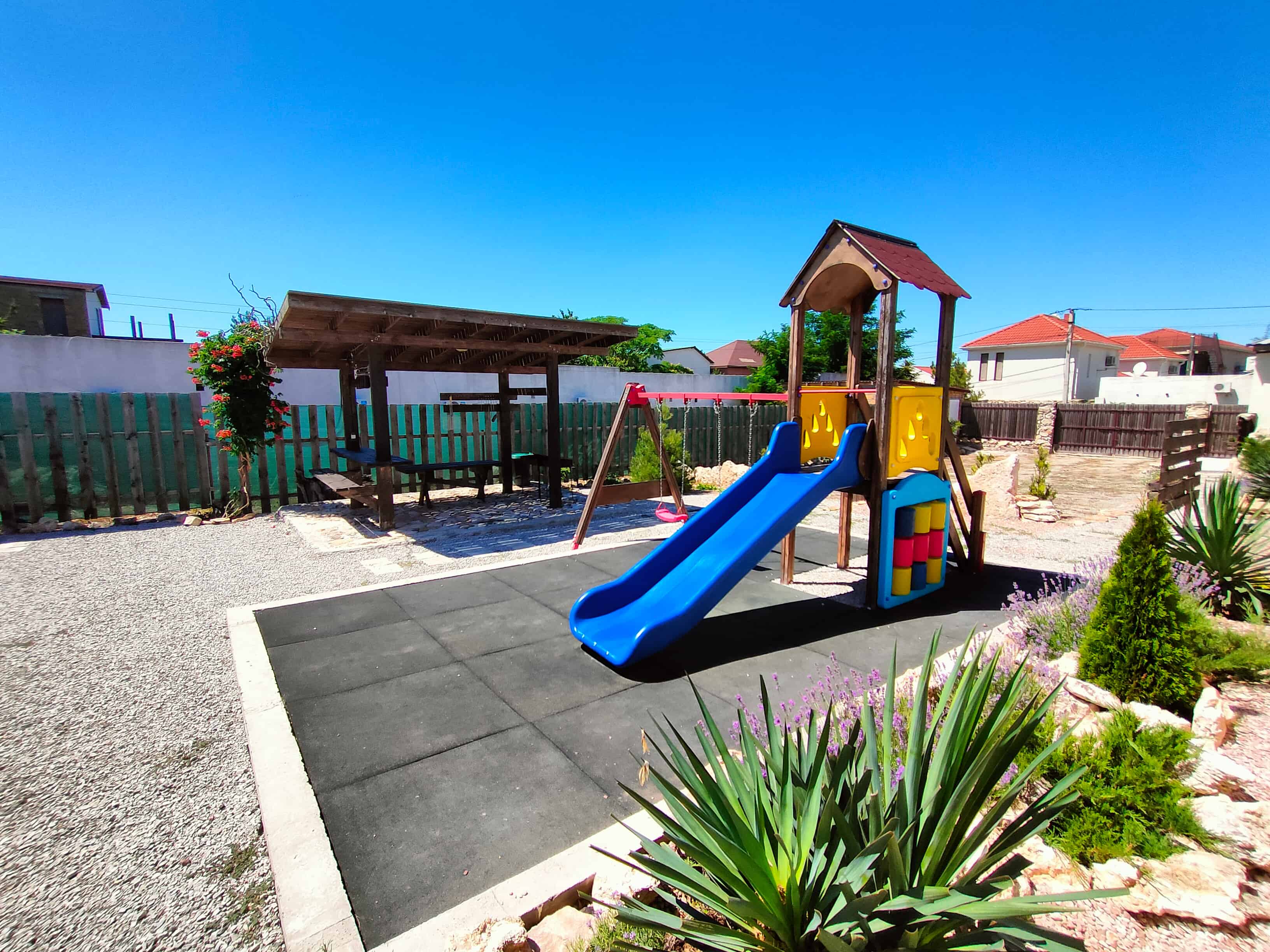 Детская площадка гостевого дома Бухта Ветров